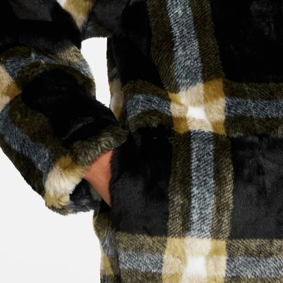 Nike Sportswear Oversize Plaid Faux Fur Jacket Coat Womens Medium DD4541-010. - Picture 4 of 5